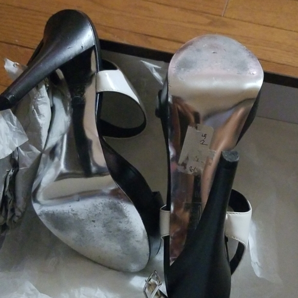 Shoes - Picture 2 of 5